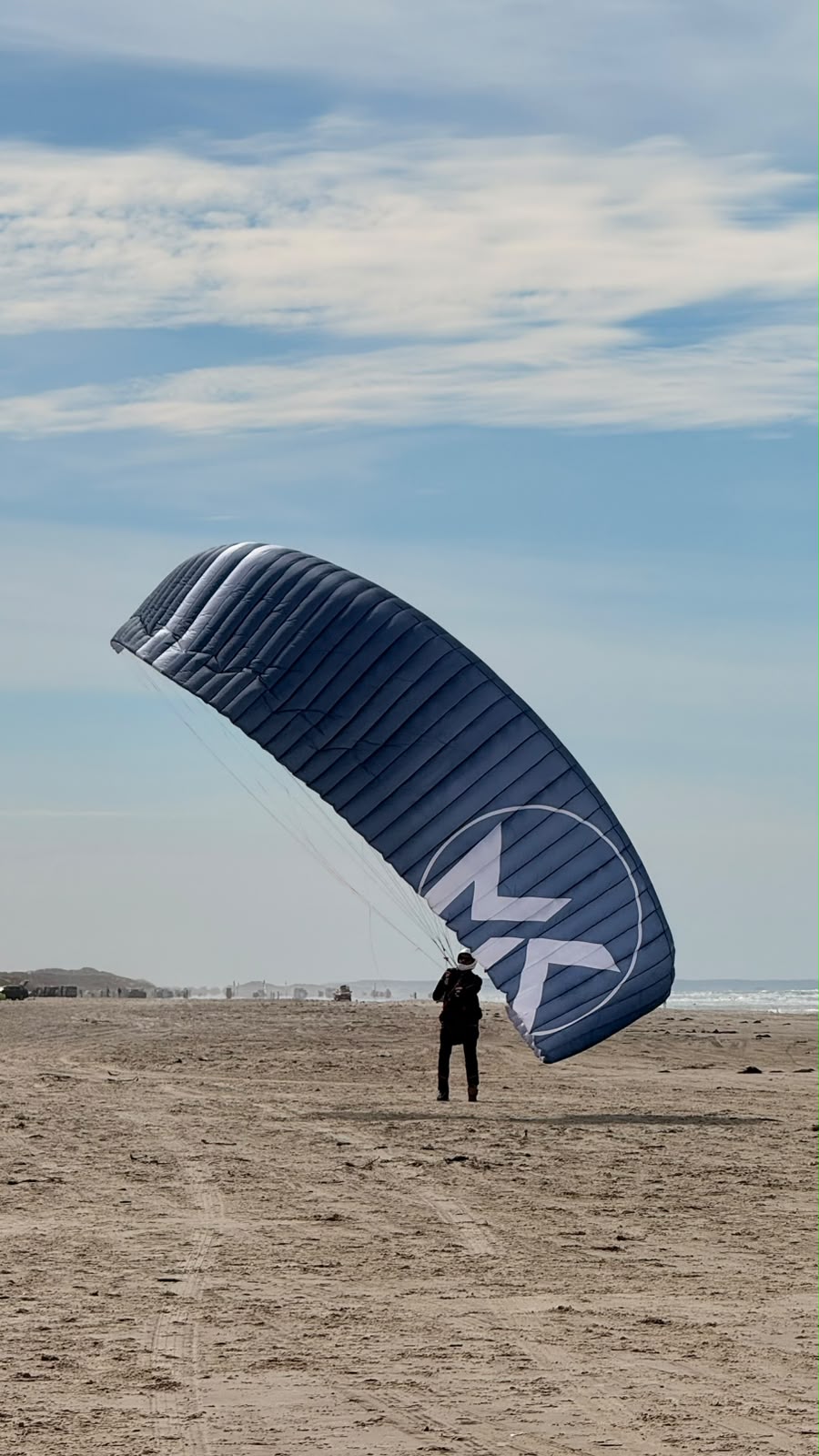 Andreas groundhandling with the SUPRA on the beach at Løkken, Denmark