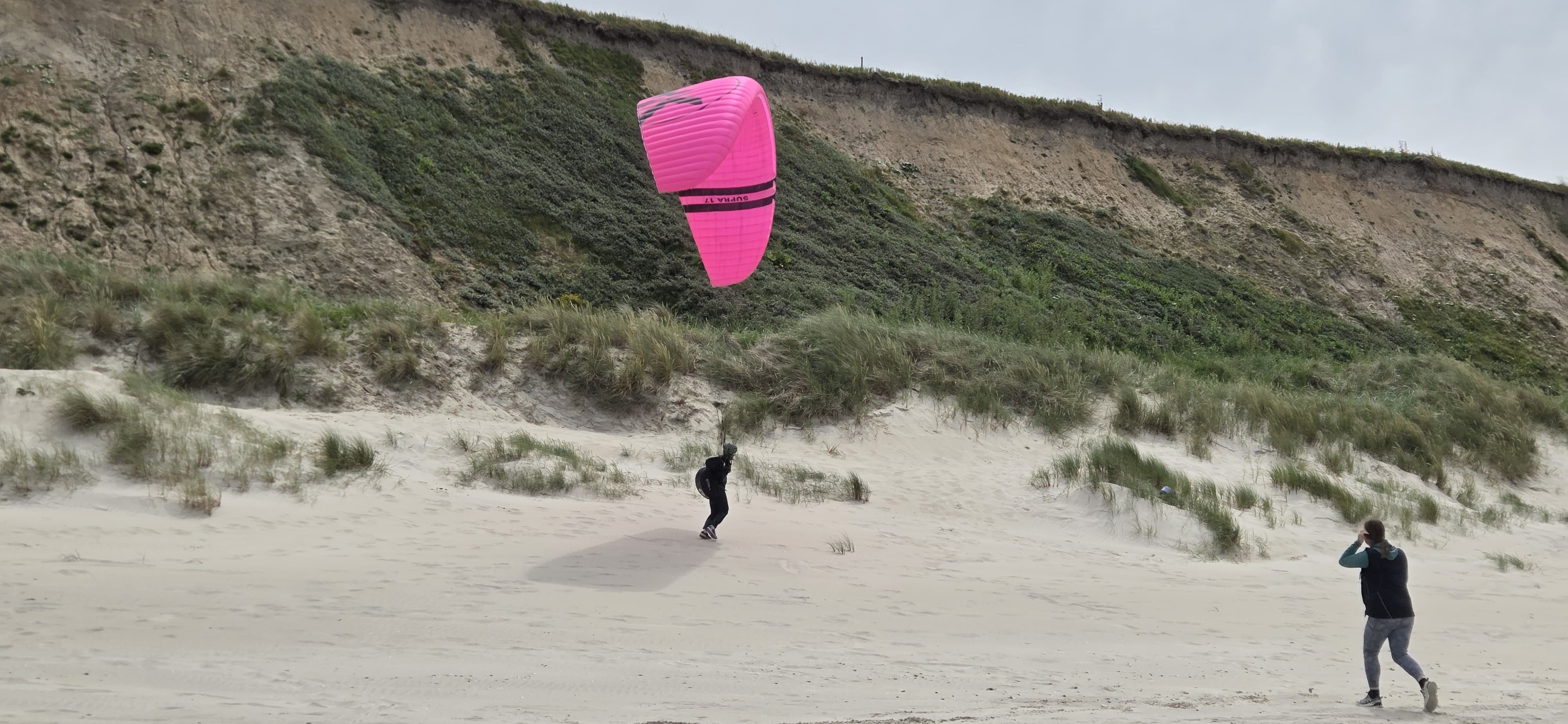 Pilot with a pink SUPRA 17 on the dune